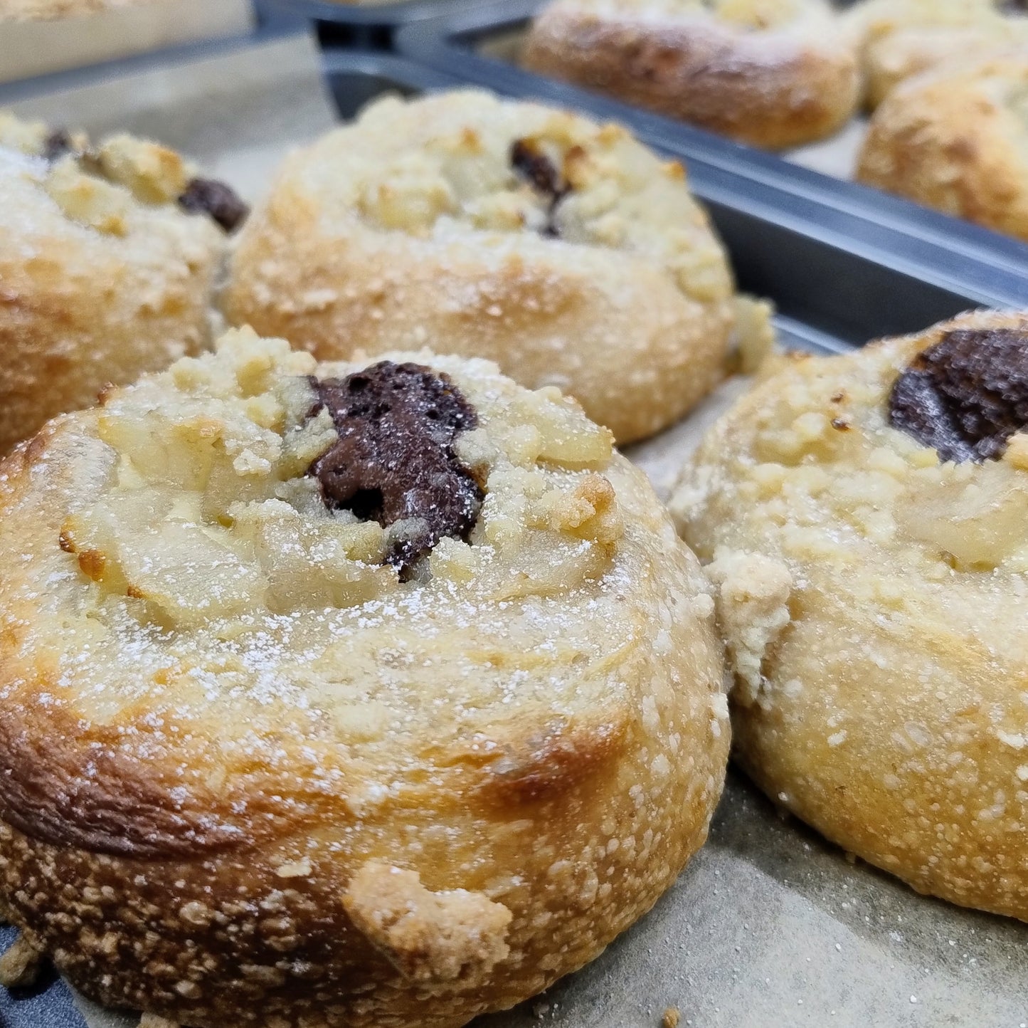 Pear & Choc Bun