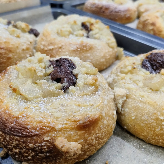 Pear & Choc Bun