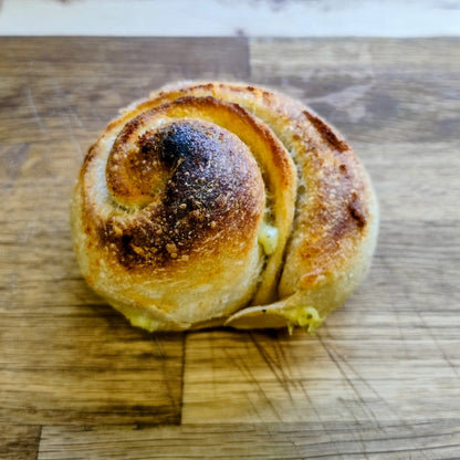 'Cheese' & Garlic Roll